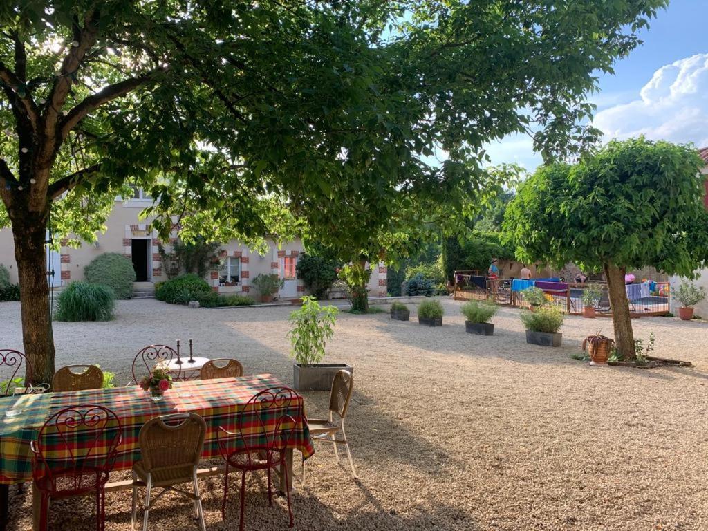 Chambres D'Hotes De La Pilatiere Persac Exteriér fotografie